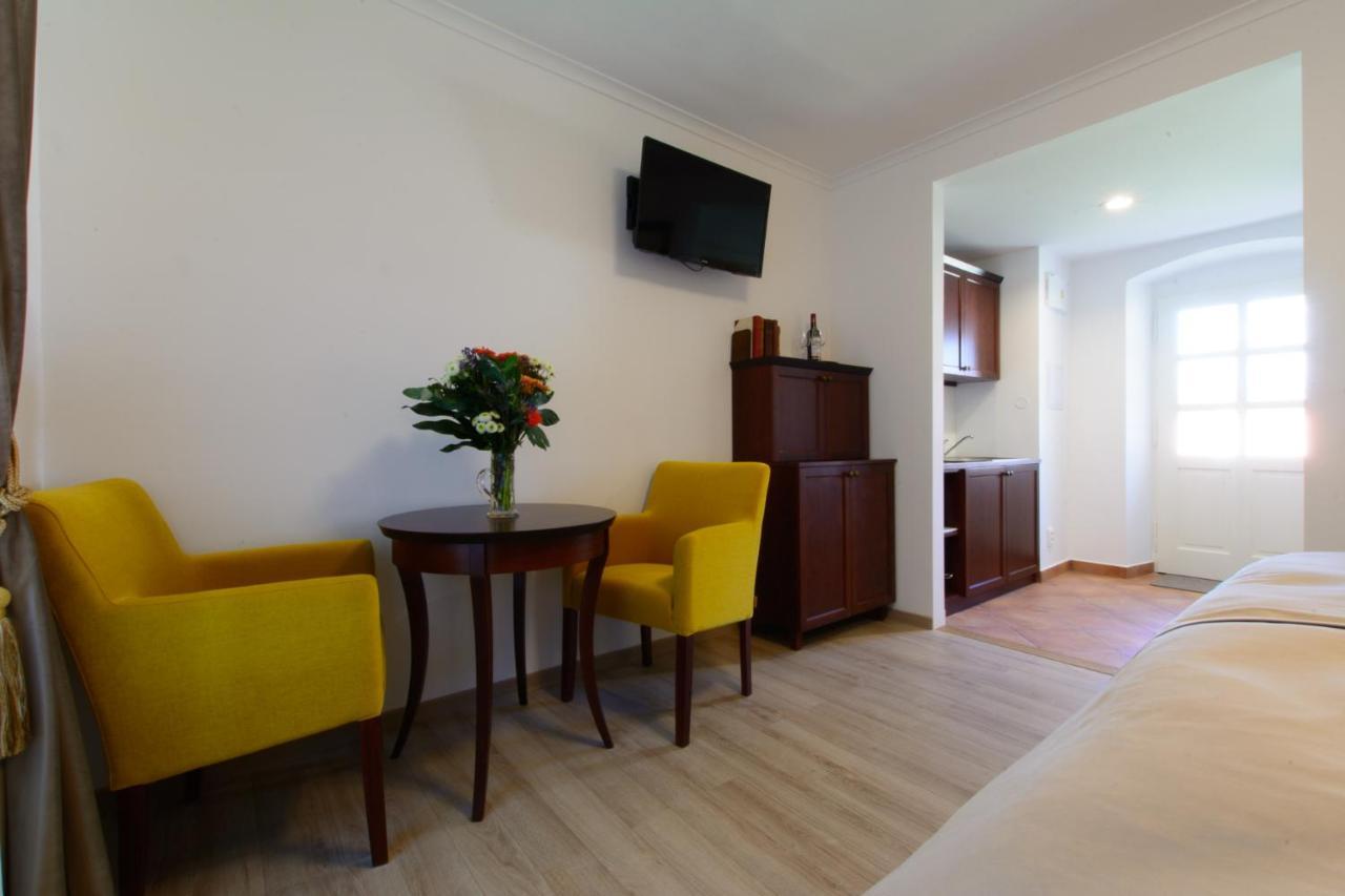 Lovecky Zamek Karlstejn Apartment Svratouch